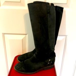 Black Teva waterproof boots